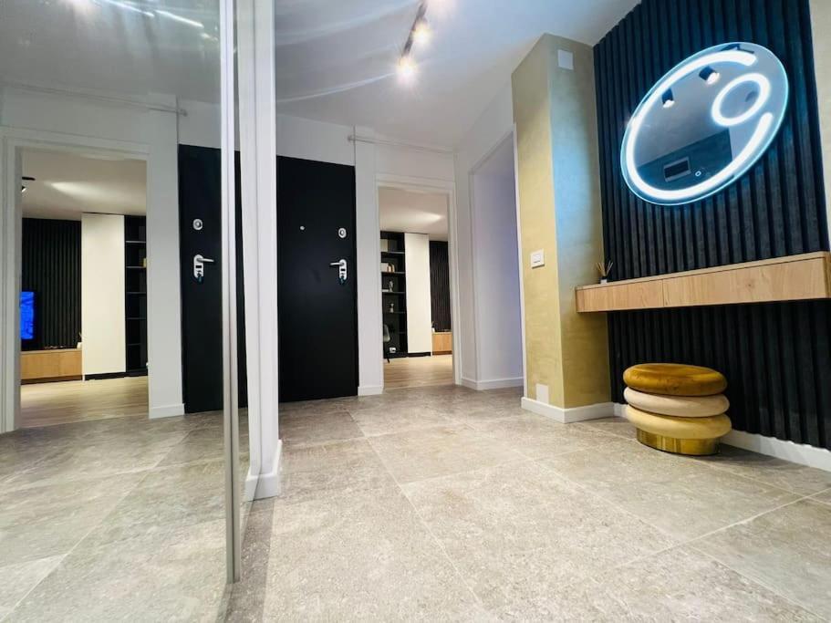 Impact Apartments Pitesti Bagian luar foto
