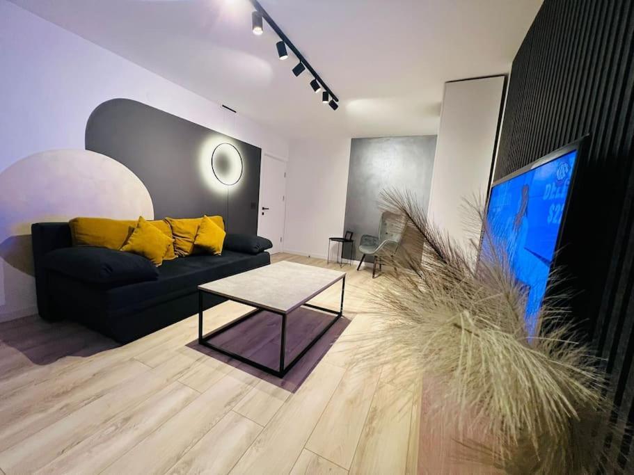 Impact Apartments Pitesti Bagian luar foto